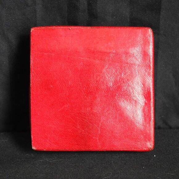 Expandable Red Leather Coin Purse Embossed Design Penguin - Picture 4 of 7